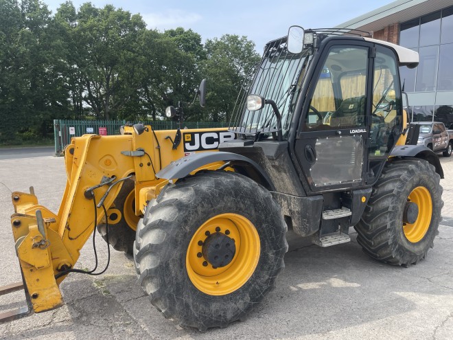 JCB 550-80 Agri Plus C/W Q fit headstock Pallet tines