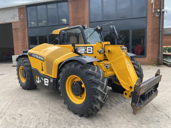 JCB 530-60 Agri Super C/W Pin and cone hydraulic latching head stock