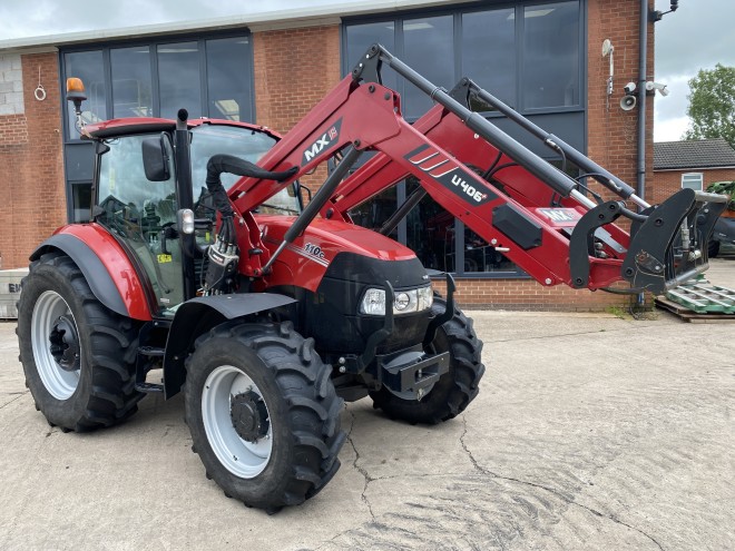 Case IH Farmall 110C C/W MX 406 + Loader