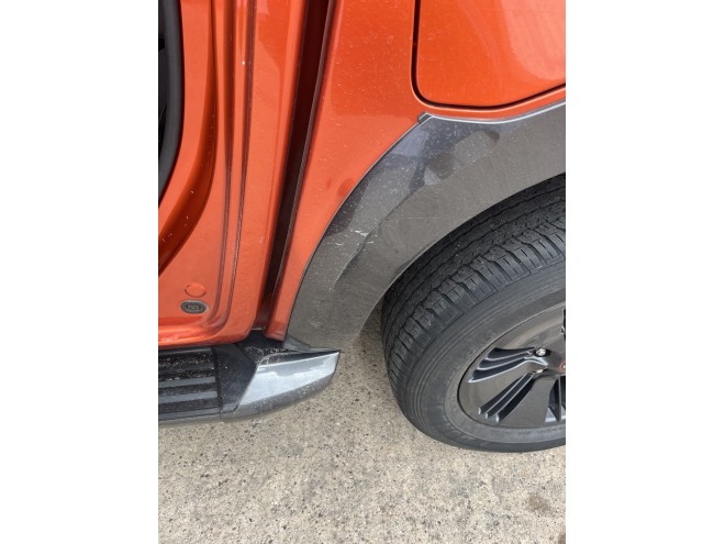 Isuzu D-Max 1.9 V-Cross Valencia Orange