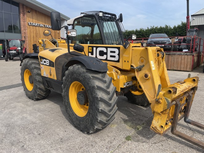 JCB 550-80 Agri Plus C/W Q fit headstock Pallet tines