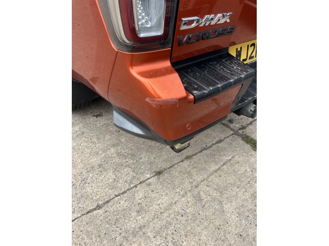 Isuzu D-Max 1.9 V-Cross Valencia Orange