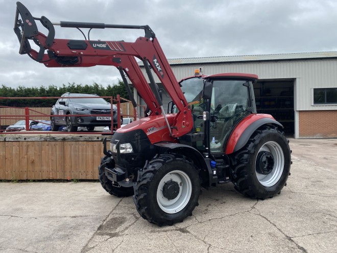 Case IH Farmall 110C C/W MX 406 + Loader