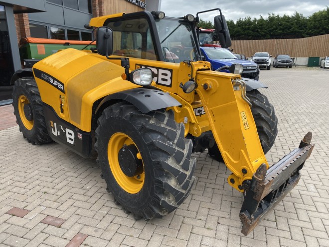 JCB 530-60 Agri Super C/W Pin and cone hydraulic latching head stock