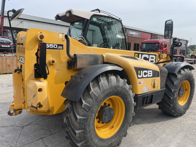 JCB 550-80 Agri Plus C/W Q fit headstock Pallet tines