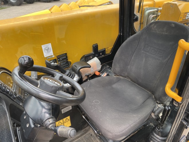 JCB 530-60 Agri Super C/W Pin and cone hydraulic latching head stock