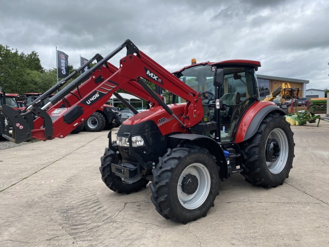 Case IH Farmall 110C C/W MX 406 + Loader