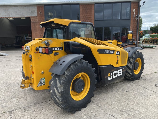 JCB 530-60 Agri Super C/W Pin and cone hydraulic latching head stock
