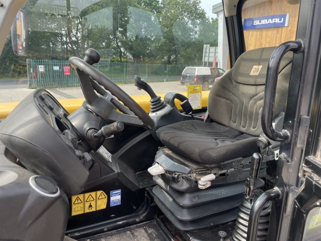 JCB 550-80 Agri Plus C/W Q fit headstock Pallet tines