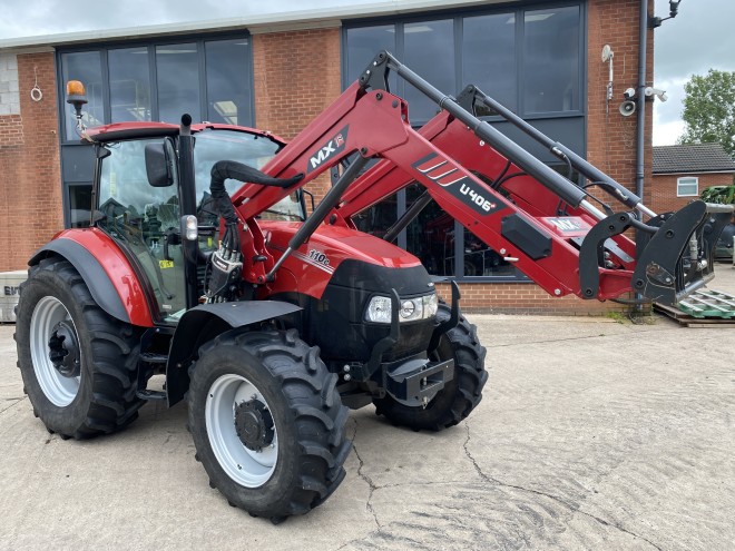 Case IH Farmall 110C C/W MX 406 + Loader
