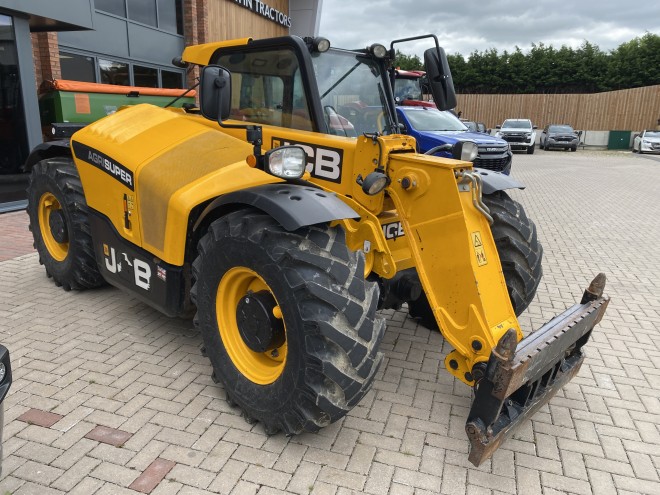 JCB 530-60 Agri Super C/W Pin and cone hydraulic latching head stock