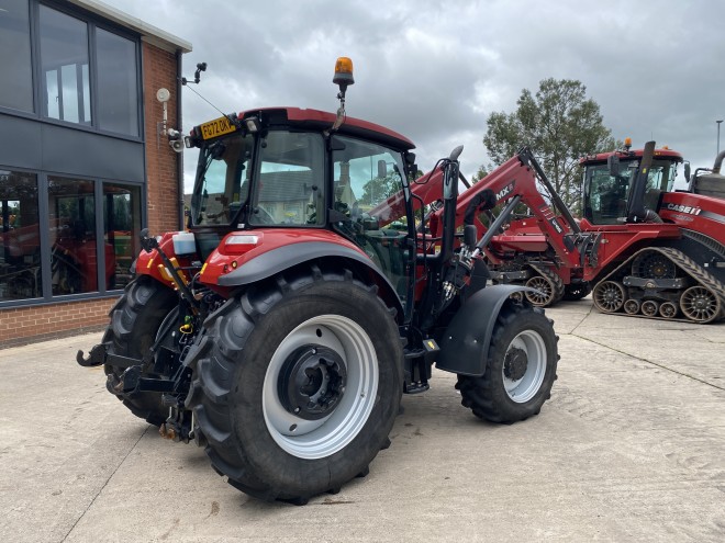 Case IH Farmall 110C C/W MX 406 + Loader