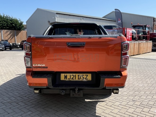 Isuzu D-Max 1.9 V-Cross Valencia Orange