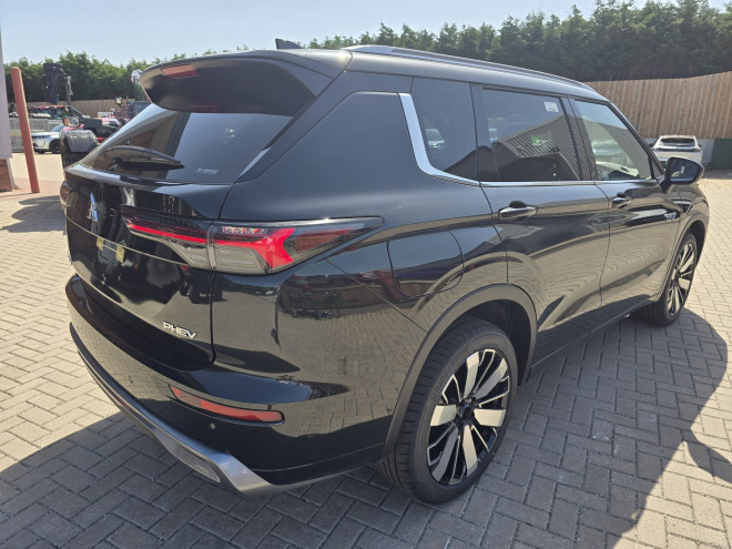 Mitsubishi Outlander Diamond PHEV Black Diamond