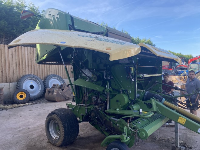 Krone Comprima V150XC Plus Round Baler