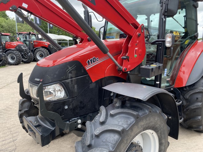 Case IH Farmall 110C C/W MX 406 + Loader