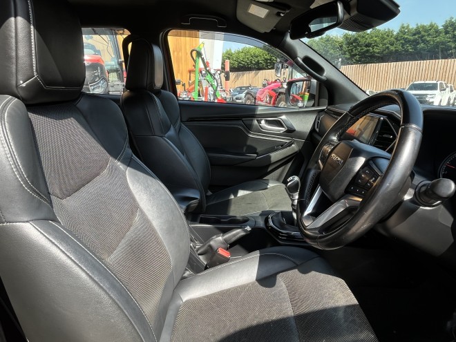 Isuzu D-Max 1.9 V-Cross Valencia Orange