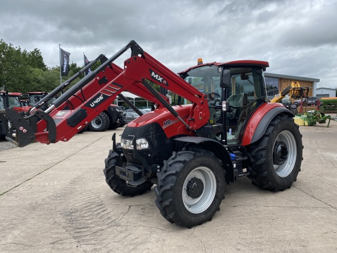 Case IH Farmall 110C C/W MX 406 + Loader