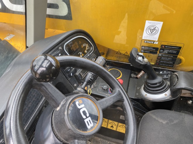 JCB 530-60 Agri Super C/W Pin and cone hydraulic latching head stock