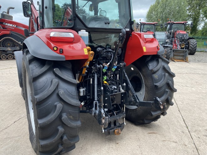 Case IH Farmall 110C C/W MX 406 + Loader