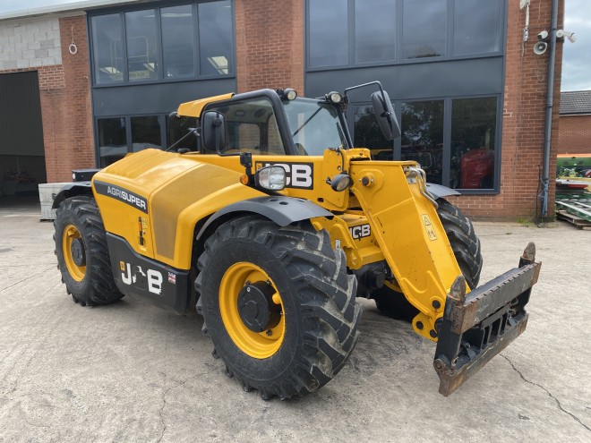 JCB 530-60 Agri Super C/W Pin and cone hydraulic latching head stock