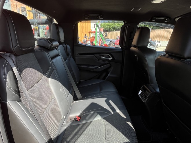 Isuzu D-Max 1.9 V-Cross Valencia Orange