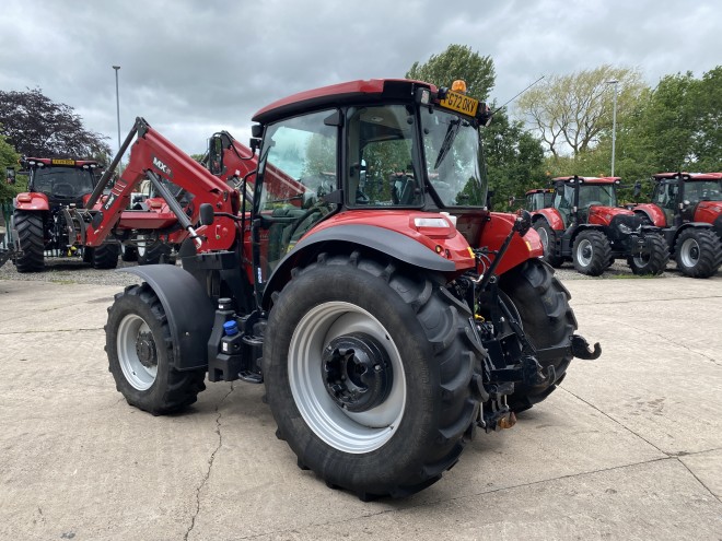Case IH Farmall 110C C/W MX 406 + Loader