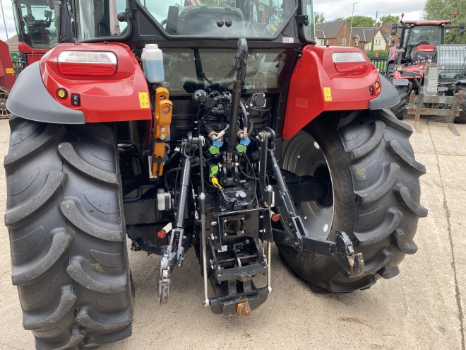 Case IH Farmall 110C C/W MX 406 + Loader