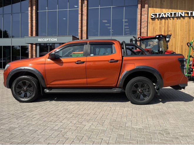 Isuzu D-Max 1.9 V-Cross Valencia Orange