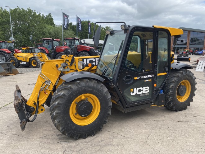 JCB 530-60 Agri Super C/W Pin and cone hydraulic latching head stock