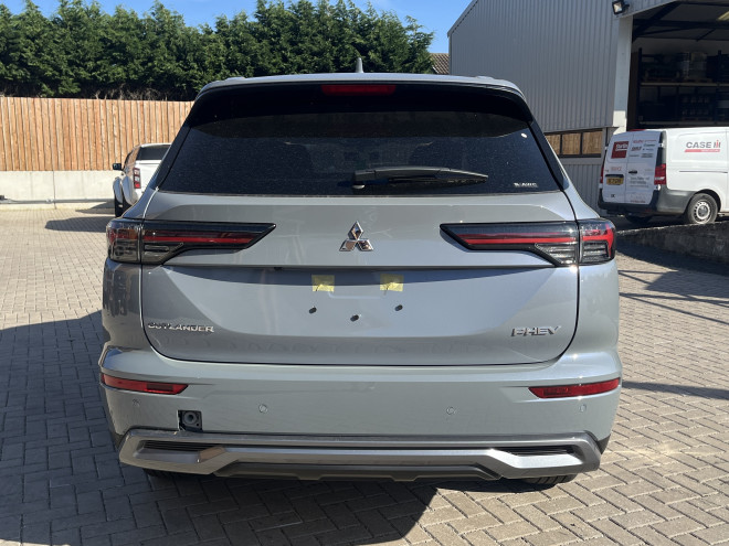 Mitsubishi Outlander Nativa PHEV Moonstone Grey