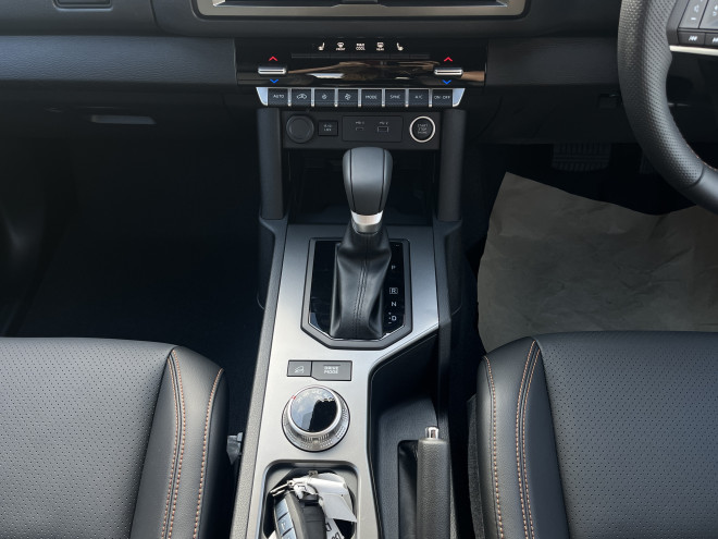 Mitsubishi L200 Barbarian 2.4 Auto Black