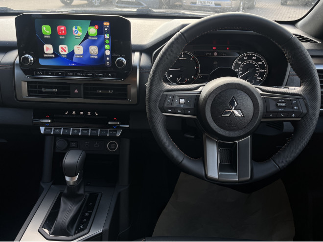 Mitsubishi L200 Barbarian 2.4 Auto Black
