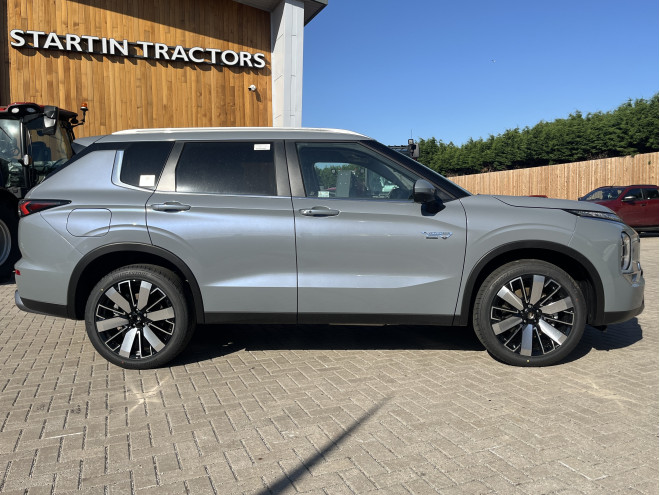 Mitsubishi Outlander Nativa PHEV Moonstone Grey