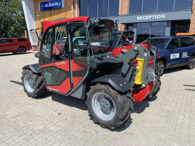 Weidemann T6025 C/W Euro headstock and pallet tines