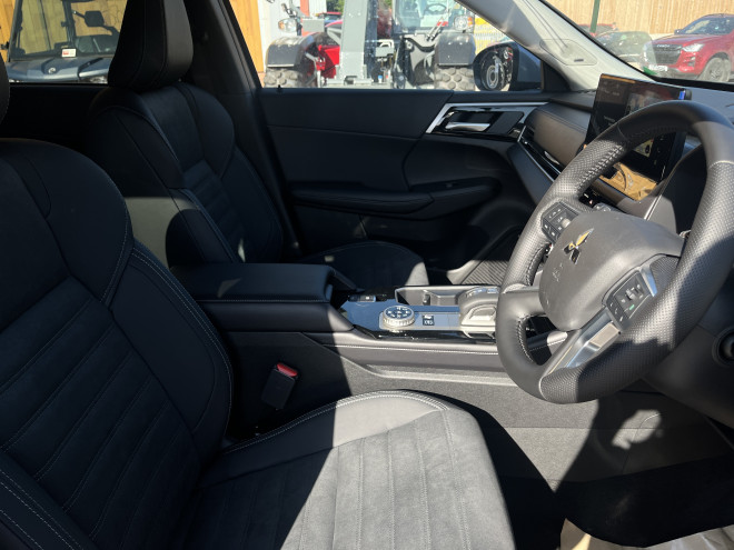 Mitsubishi Outlander Nativa PHEV Moonstone Grey