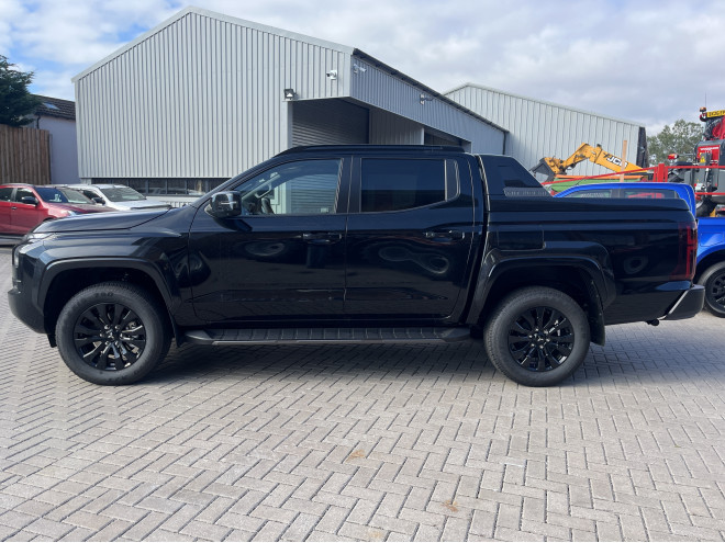 Mitsubishi L200 Barbarian 2.4 Auto Black