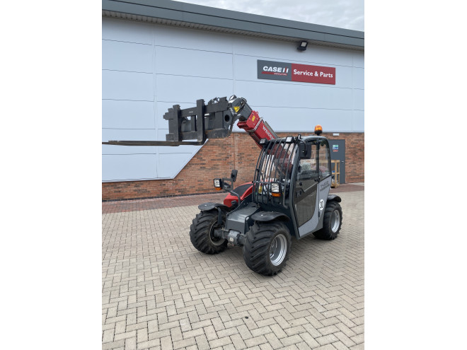 Weidemann 4512 C/W Euro Headstock and Pallet Tines