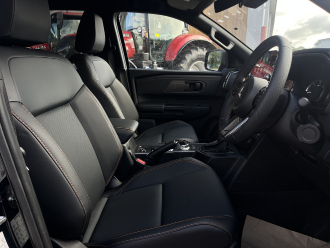 Mitsubishi L200 Barbarian 2.4 Auto Black