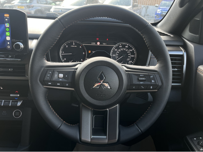 Mitsubishi L200 Barbarian 2.4 Auto Black