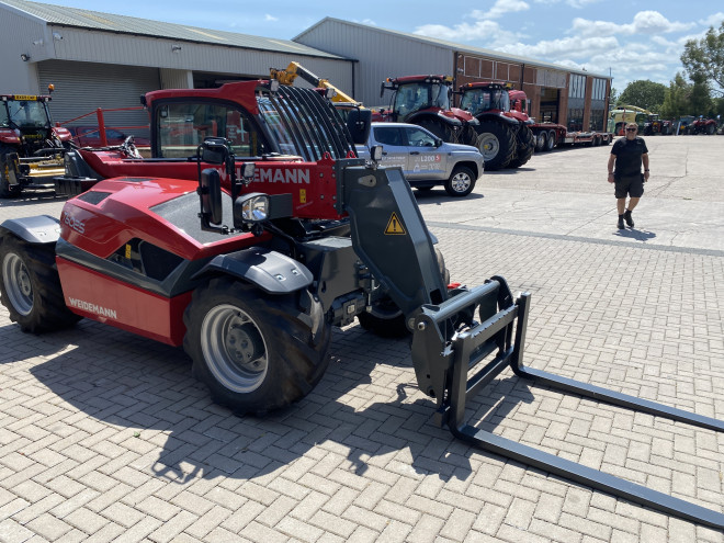 Weidemann T6025 C/W Euro headstock and pallet tines
