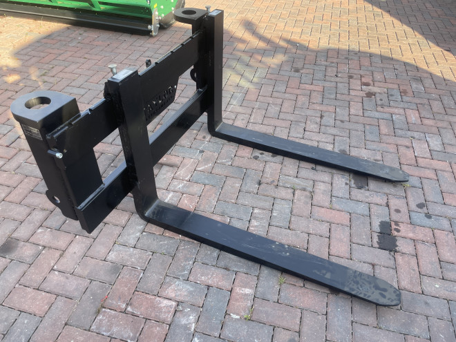 Pallet tines Class 3 4500 KG Pin and Cone fittings