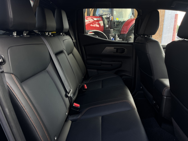 Mitsubishi L200 Barbarian 2.4 Auto Black