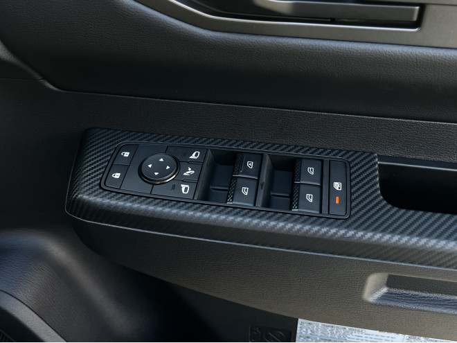 Mitsubishi L200 Barbarian 2.4 Auto Black