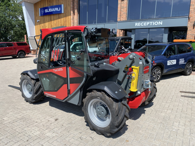 Weidemann T6025 C/W Euro headstock and pallet tines