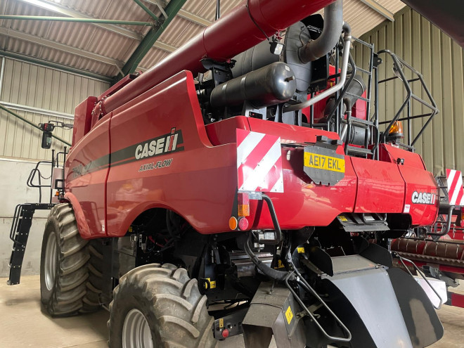 Case IH Axial Flow 7240 C/W 25' Header and Trailer