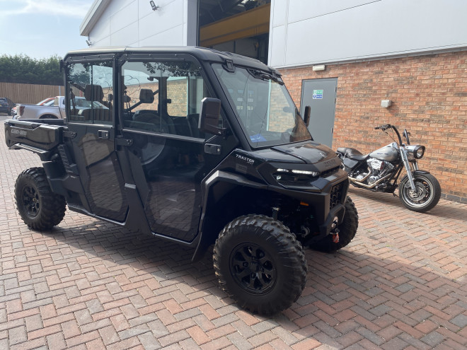 Can-Am SSV Traxter MAX XU HD11 TR ABS Black