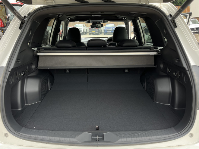 Subaru Forester 2.0i e-boxer Touring Crystal White Pearl