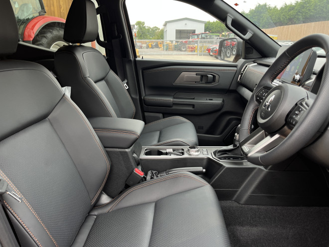 Mitsubishi L200 Barbarian 2.4 Auto Yamabuki Orange