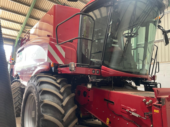 Case IH Axial Flow 7240 C/W 25' Header and Trailer